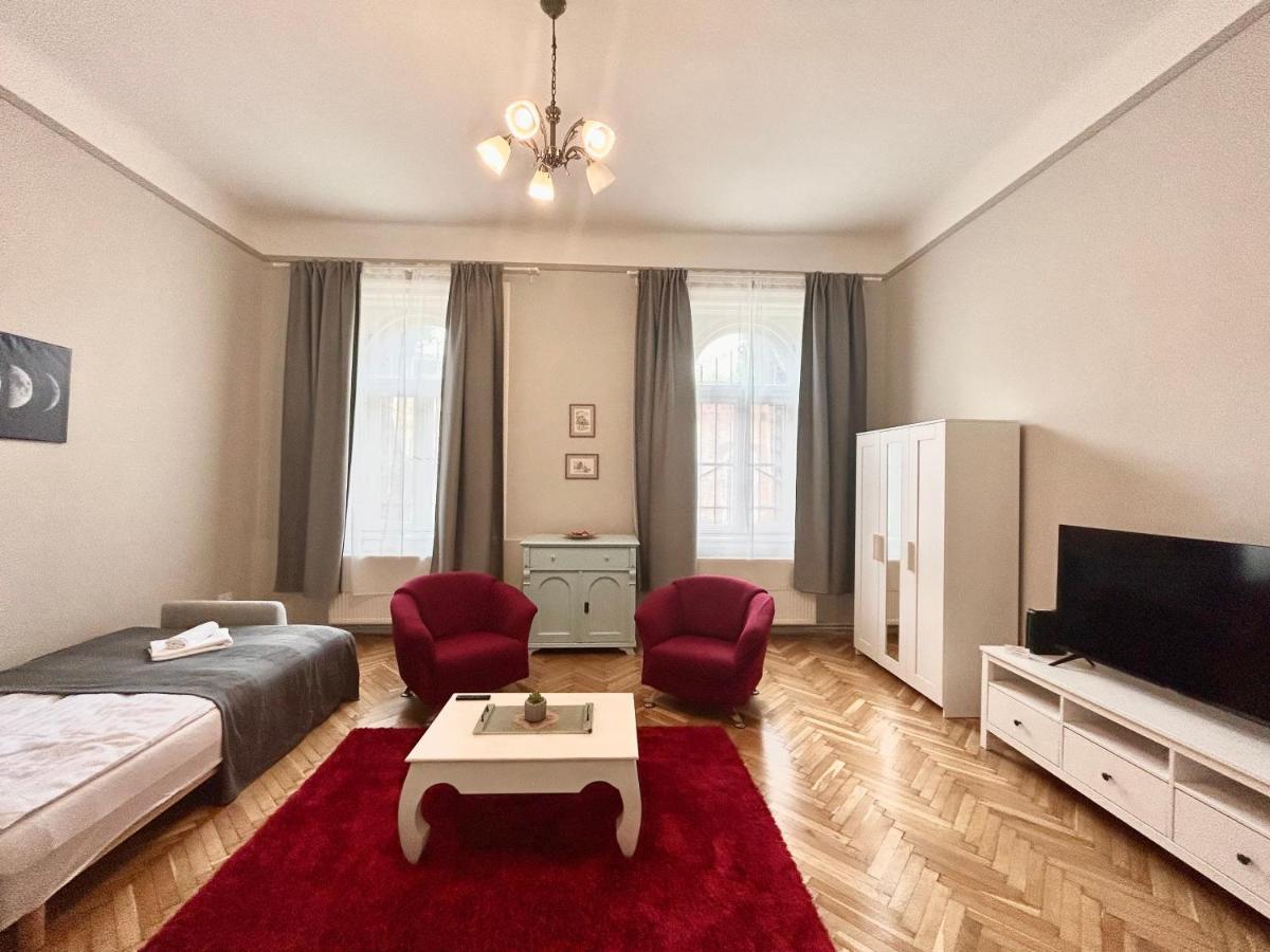 Fullmoon Apartments 2 Szeged Extérieur photo